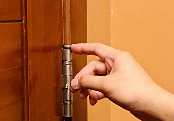 Sửa Bản Lề Cửa Gỗ